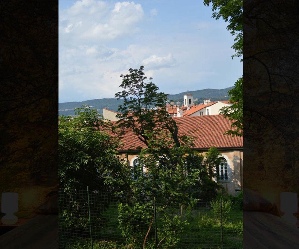 Casa Vacanze All'Angolo ตรีเอสเต ภายนอก รูปภาพ