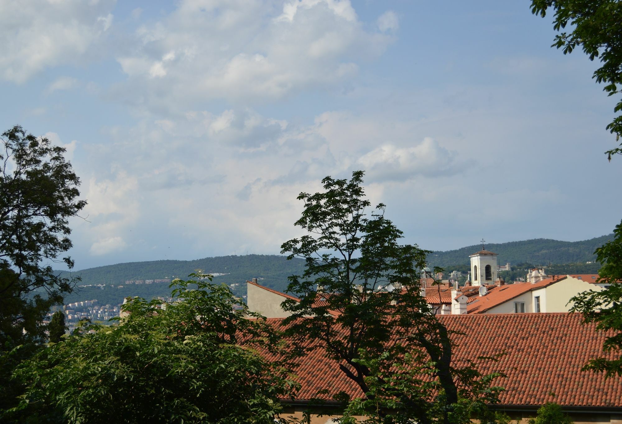 Casa Vacanze All'Angolo ตรีเอสเต ภายนอก รูปภาพ